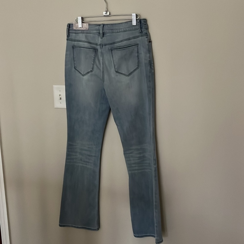 Chico’s Boot Cut Light Wash Jeans - Picture 4 of 8